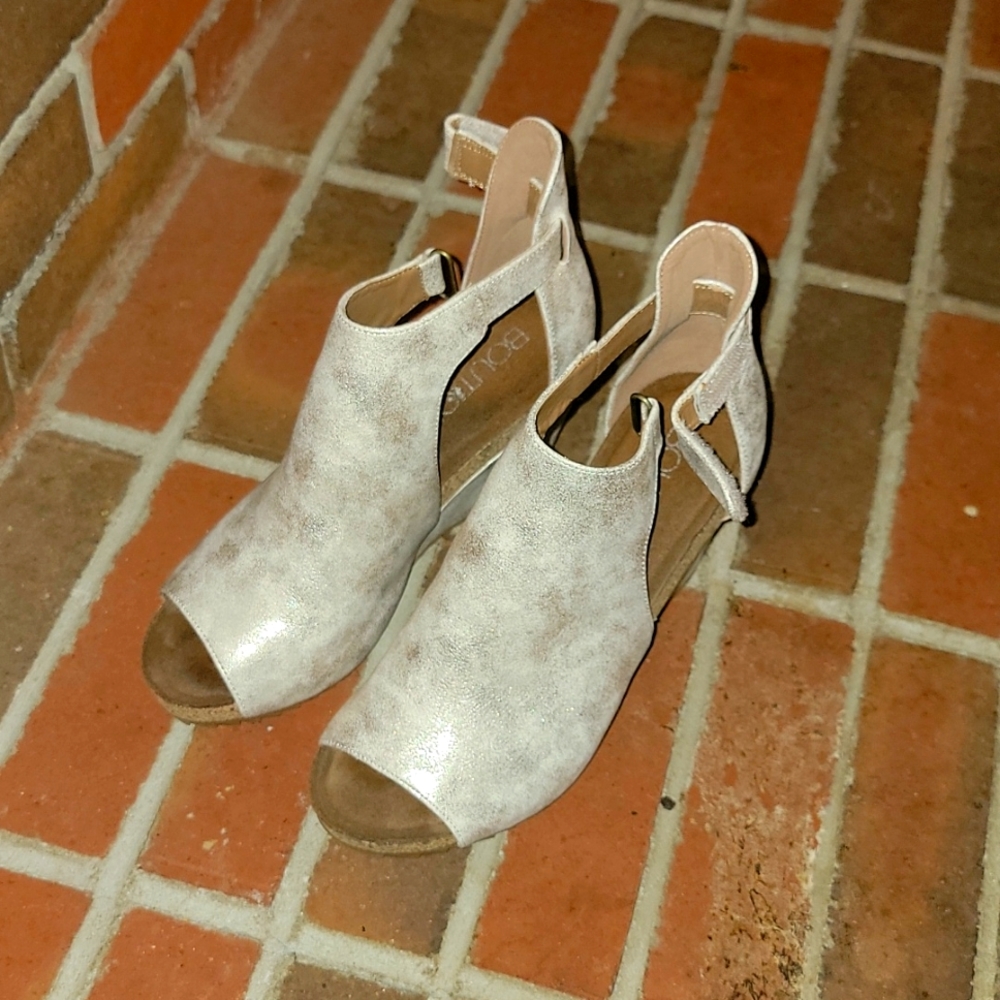 Peep toe wedges